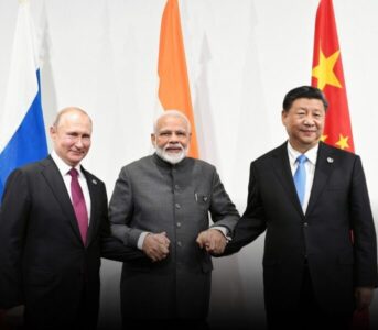 Presidente chinês promove nova ordem global cercado por líderes de Rússia e Índia