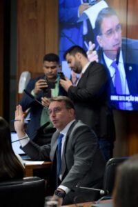 ‘STF manda no Congresso Nacional’, diz Flávio Bolsonaro