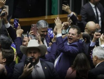 A direita comemorou nesta segunda-feira (22/9) as sanções contra Viviane Barci de Moraes, esposa de Alexandre de Moraes