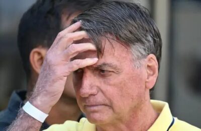Bolsonaro passa mal e levado para um hospital em Brasília sob escolta policial