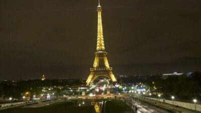 Torre Eiffel é esvaziada em Paris após alerta de bomba
