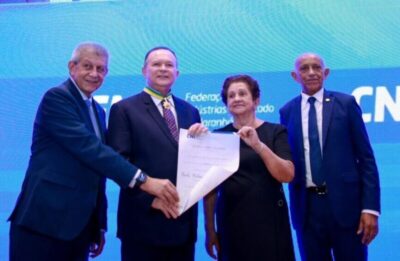Brandão recebe inédita medalha da Ordem do Mérito Industrial