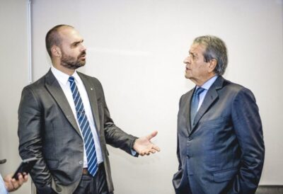 Valdemar diz que Eduardo Bolsonaro não tem votos e não respeita o pai que responde: “canalhice”