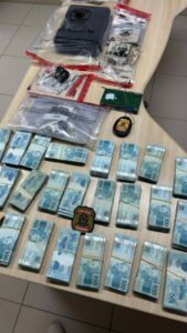 EMPRESA DE FACHADA: PF investiga esquema de lavagem de dinheiro, prende dois e apreende R$ 250 mil na porta de banco em São Luís