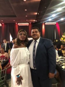 Novos comendadores Tia e sobrinho são homenageados pelos vereadores Astro de Ogum e Ribeiro Neto