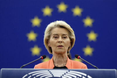 ‘Rússia zomba da diplomacia e mata indiscriminadamente’, afirma Ursula Von der Leyen após ataque contra a Ucrânia