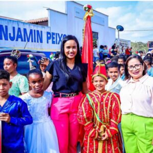 Paço do Lumiar: Prefeita Paula Azevedo (Pcdob) e a Secretária de Educação Yanne Pessoa acompanham desfiles cívicos