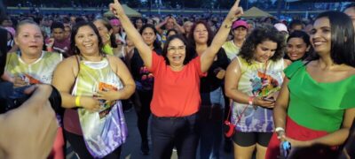 Paula Azevedo homenageia as mães luminense com grande festa em praça pública no Maiobão