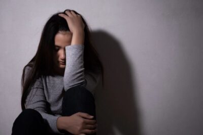 A cada 10 minutos, um adolescente comete autolesão ou tenta suicídio, aponta estudo da SBP