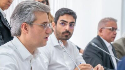 CCJ aprova projetos de Neto Evangelista sobre fisioterapeutas em maternidades e UTIs