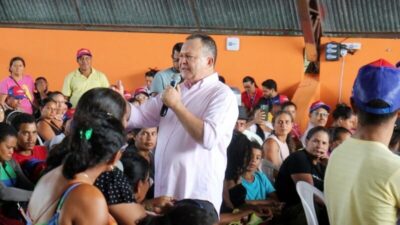 Governador Carlos Brandão entrega cartões do programa Maranhão Livre da Fome em Barreirinhas