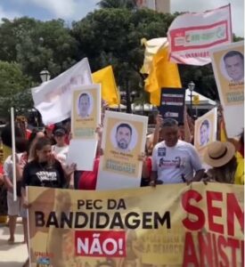 Manifestantes fazem ato contra a PEC da Blindagem e PL da Anistia em São Luís