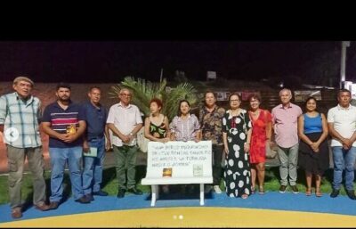 Membros da prefeitura de Barreirinhas participam de homenagem a poetas