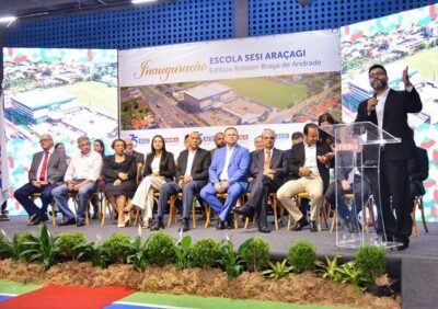 Brandão participa da entrega oficial da Escola Sesi Araçagi
