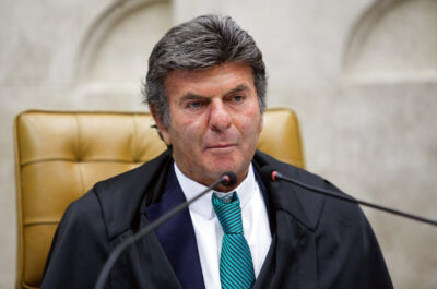 AO VIVO: Fux fala em ‘incompetência absoluta’ do STF e pede nulidade do processo contra Bolsonaro
