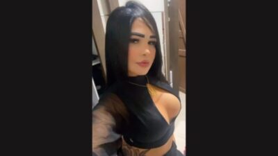 Mulher é assassinada a tiros na porta de casa