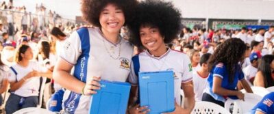 Governo entrega tablets do Programa Tô Conectado para estudantes da região de Caxias