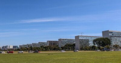 Gastos com servidores no Brasil devem bater recorde em 2025
