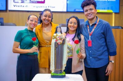 Câmara Municipal recebe visita da imagem peregrina de Santa Teresinha