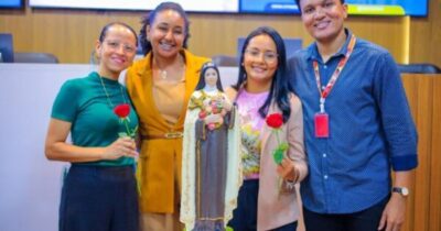 Câmara Municipal recebe visita da imagem peregrina de Santa Teresinha