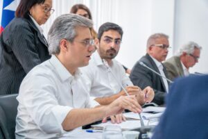 CCJ aprova unificação de projetos de Neto Evangelista sobre presença de fisioterapeutas em maternidades e UTIs