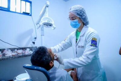 Prefeitura de Timon transforma vidas com entrega de próteses dentárias no CEO