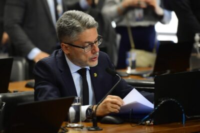 Por unanimidade, CCJ do Senado rejeita PEC da Blindagem