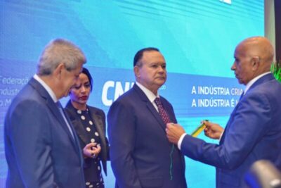 Carlos Brandão ė distinguido na Federação das Indústrias com Medalha do Mérito Industrial concedida pela CNI