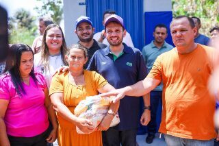 Prefeito Fernando Pessoa entrega obras, distribui cestas básicas e doa casas no aniversário de 70 anos de Tuntum