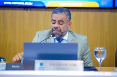 Presidente Paulo Victor propõe programa de ouvidorias nas escolas