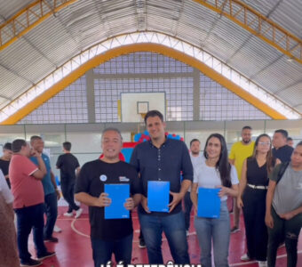 Fred Campos e Orleans Brandão entregam ginásio, tablets e visitam…
