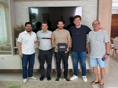 Prefeito de Cajapió declara apoio à pré-candidatura de Hilton Gonçalo ao Senado; vereador de São Luís participa do encontro