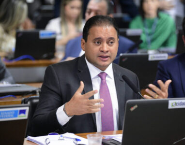 Presidente da CPMI do INSS afirma que senador Weverton não está sendo investigado