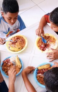 Wallas Rocha garante merenda escolar de qualidade em São Benedito do Rio Preto