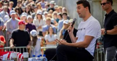 Charlie Kirk, ativista conservador aliado de Trump, é baleado e morre nos EUA