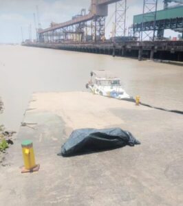 Operação resgata corpo encontrado na Ilha do Caranguejo