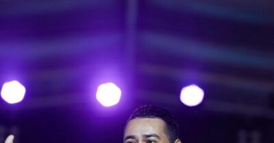 Vai, Jhonny Boy! Cantor se apresenta na Expoema e é aclamado pelo público