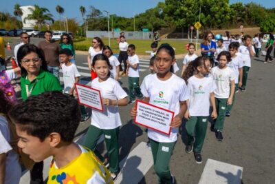 Alunos da Creche-Escola Sementinha brilham em desfile cívico com tema ‘O Universo’
