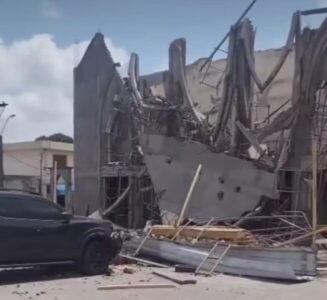 Fachada de igreja desmorona em São Luís