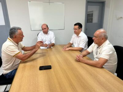 Reunião define reinício das obras da água em Viana