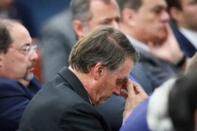 ‘O velho não está bem’, diz Carlos Bolsonaro no segundo dia do julgamento do pai