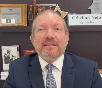 Othelino Neto denuncia que professores do Estado estão sem receber salário há 4 meses