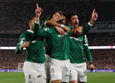 Palmeiras faz 1º tempo primoroso, some no 2º, mas ganha do River Plate na Libertadores