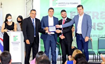 Prefeito Calvet Filho é homenageado durante entrega do Campus Avançado Rosário