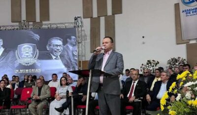 Brandão comparece a velório e presta homenagem a Pastor Cavalcante