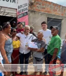 Dr. Zé Francisco e Dr. Pedro Neres realizam ação social para trabalhadores que perderam boxes no Mercado Central e criticam falta de assistência de vereadores e do prefeito