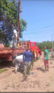 Prefeitura de Araioses faz troca de bomba na comunidade Cantos dos Porcos