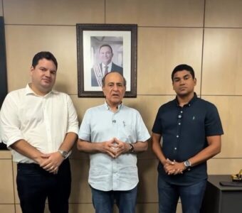 Ao lado do deputado João Batista Segundo, Gilson Lima dialoga com Aparício Bandeira sobre investimentos para Presidente Sarney