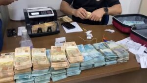 Quase R$ 470 mil são apreendidos em operação contra falsificação e exercício ilegal da medicina