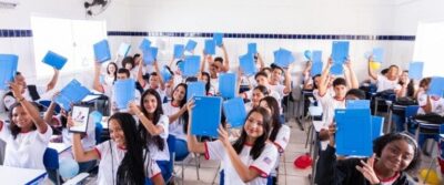 Entrega de tabletes a alunos da rede estadual segue nesta quarta (4)